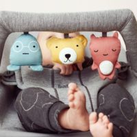 Leżaczek BabyBjorn i zabawka Soft Friends (4)